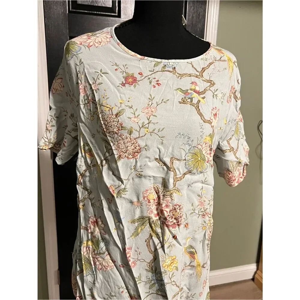 H&M Light Blue Floral Chinoiserie Short Sleeve Top